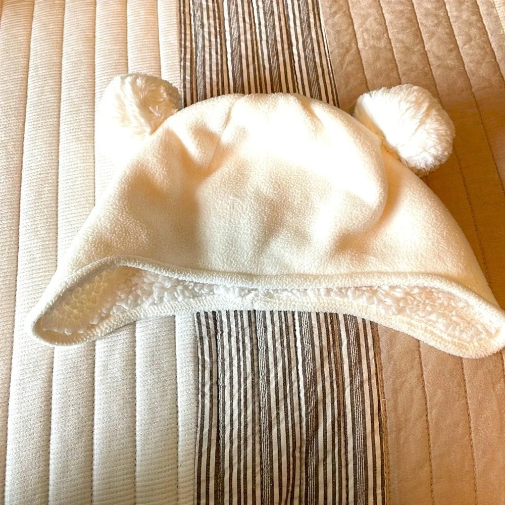 Gymboree winter baby pom pom hat